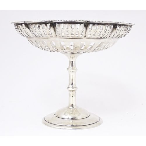 382 - A pedestal sweet meat dish with pierced decoration. Hallmarked Birmingham 1912 maker Synyer & Beddoe... 