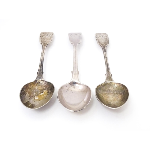 386 - A pair of silver fiddle pattern teaspoons hallmarked Exeter 1842 maker Robert Williams together with... 