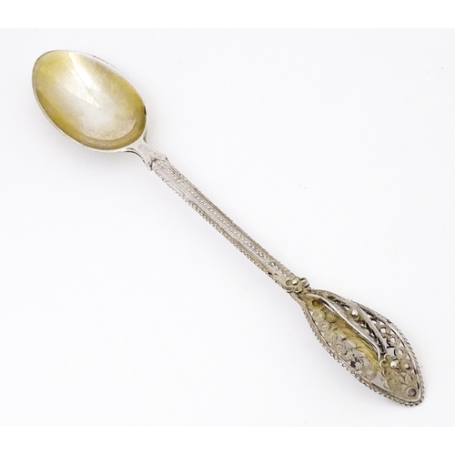 400 - A Continental .830 silver soon with filigree decoration to handle. Indistinctly marked. Possibly Sca... 