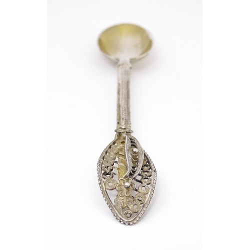 400 - A Continental .830 silver soon with filigree decoration to handle. Indistinctly marked. Possibly Sca... 