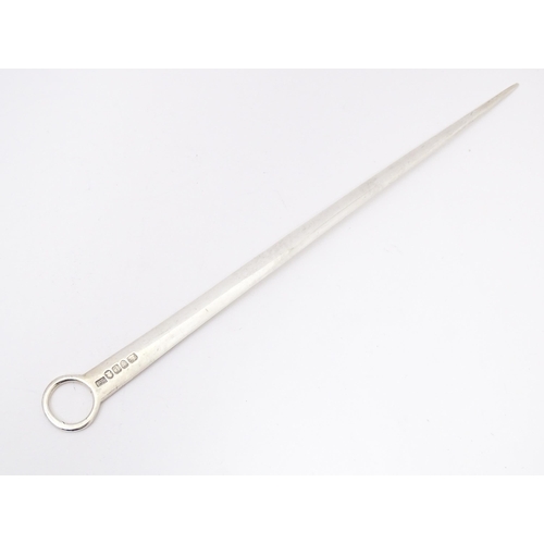 417 - A Geo III silver meat skewer hallmarked London 1800, maker Richard Crossley. Approx. 12