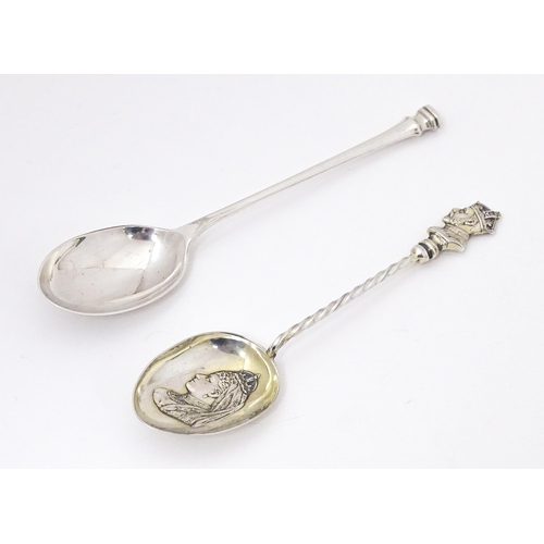 428 - A silver commemorative Edward VII Coronation teaspoon depicting Edward VI to handle and Mary of Teck... 