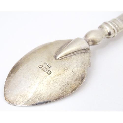 429 - A silver souvenir spoon with a New Zealand jade nephrite handle, the bowl engraved Auckland N. Z. Ha... 