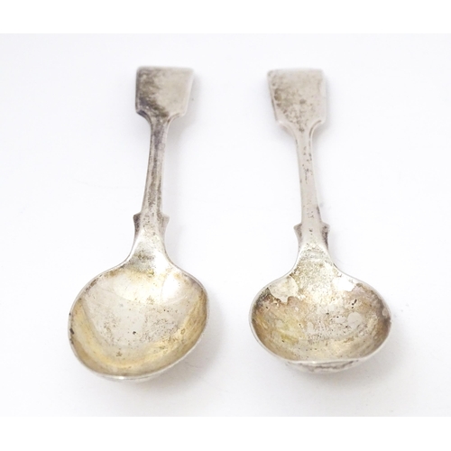 431 - A pair of silver Fiddle pattern teaspoons hallmarked Sheffield 1909, maker William Gallimore & Sons.... 