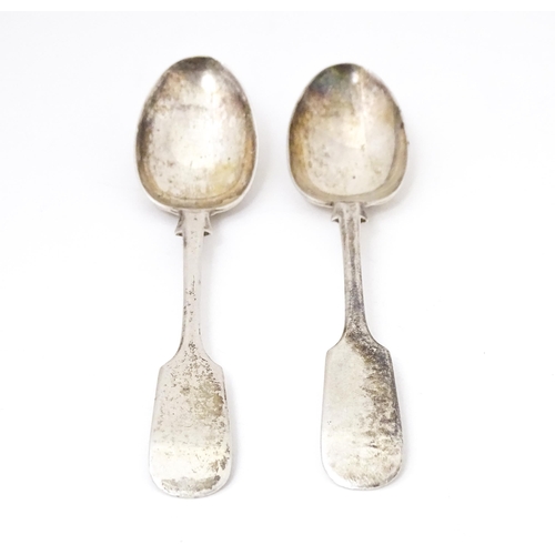 431 - A pair of silver Fiddle pattern teaspoons hallmarked Sheffield 1909, maker William Gallimore & Sons.... 