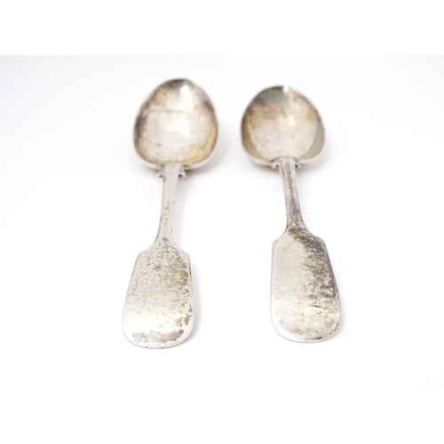 431 - A pair of silver Fiddle pattern teaspoons hallmarked Sheffield 1909, maker William Gallimore & Sons.... 