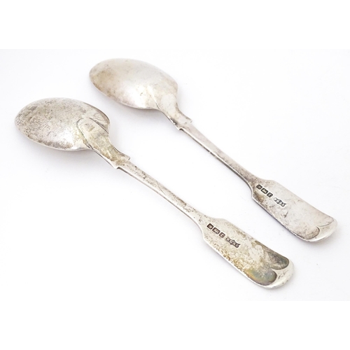 431 - A pair of silver Fiddle pattern teaspoons hallmarked Sheffield 1909, maker William Gallimore & Sons.... 