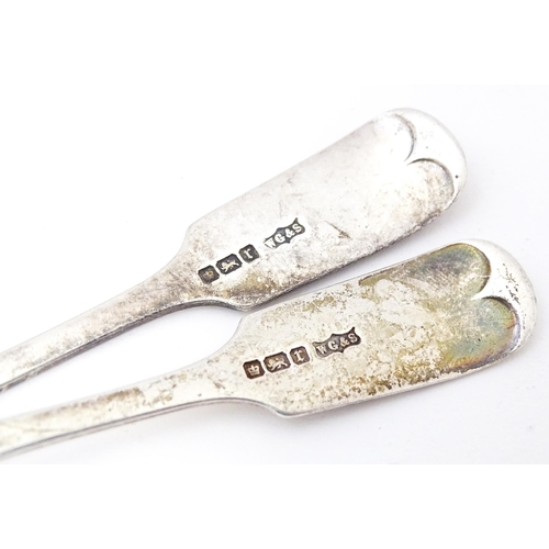 431 - A pair of silver Fiddle pattern teaspoons hallmarked Sheffield 1909, maker William Gallimore & Sons.... 