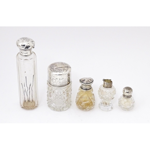 435 - Five assorted glass dressing table jars / scent / perfume bottles with silver mounts. Largest approx... 