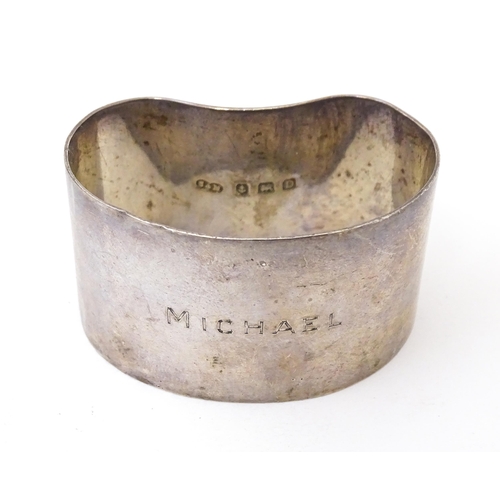 446 - A silver napkin ring hallmarked Birmingham 1928 maker Sanders & Mackenzie together with a silver han... 