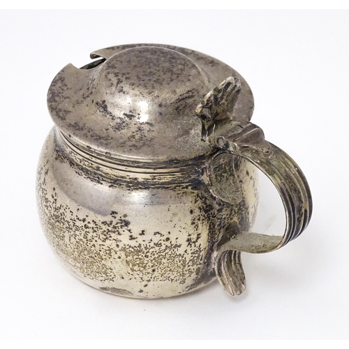 459 - An Irish silver mustard pot hallmarked Dublin 1916 maker Wakely & Wheeler. Approx 2 1/2