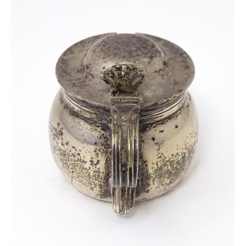 459 - An Irish silver mustard pot hallmarked Dublin 1916 maker Wakely & Wheeler. Approx 2 1/2