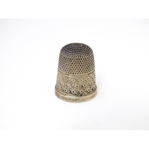 466 - A silver thimble hallmarked Birmingham 1927 maker Henry Griffith & Sons Ltd