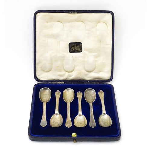 473 - A cased set of 6 Britannia standard silver teaspoons formed as trefid spoons. Hallmarked London 1913... 