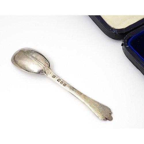 473 - A cased set of 6 Britannia standard silver teaspoons formed as trefid spoons. Hallmarked London 1913... 