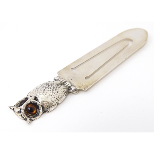 477 - A silver plate bookmark with owl decoration. 3 1/2