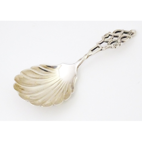 479 - A Victorian silver caddy spoon with shell formed bowl and open work detail to handle. Hallmarked Lon... 