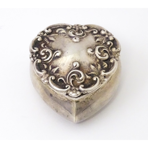 496 - A silver pot of heart form with hinged lid and gilded interior. Hallmarked Birmingham 1904 maker Hen... 