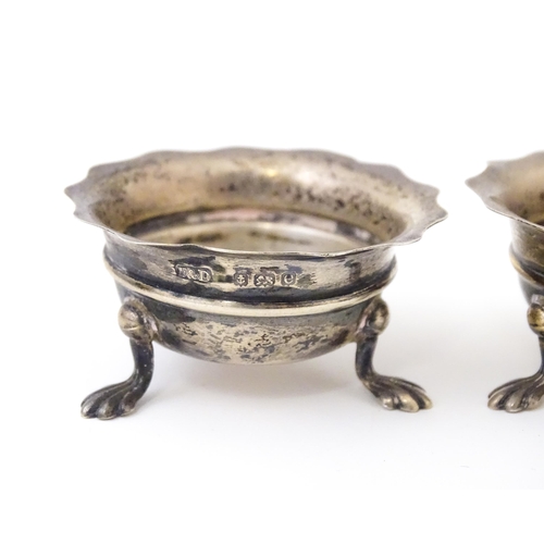 506 - A pair of silver salts raised on three feet. Hallmarked Birmingham 1904 maker F & D. Each approx. 1 ... 