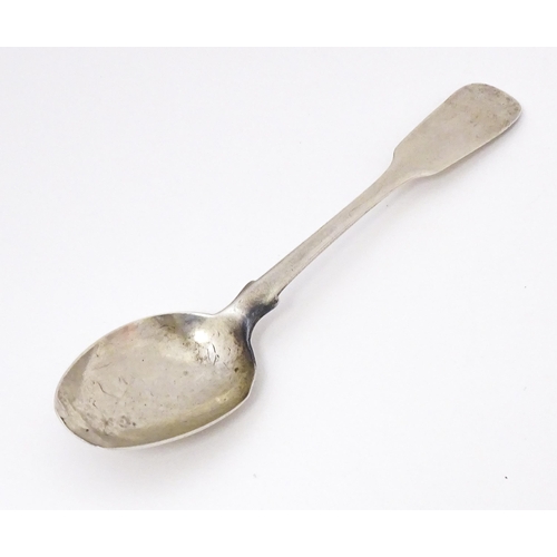 578 - A 19thC Scottish silver fiddle pattern teaspoon hallmarked Edinburgh 1831 maker HS (SH). Approx 5 1/... 