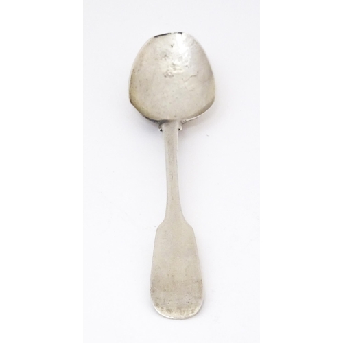 578 - A 19thC Scottish silver fiddle pattern teaspoon hallmarked Edinburgh 1831 maker HS (SH). Approx 5 1/... 