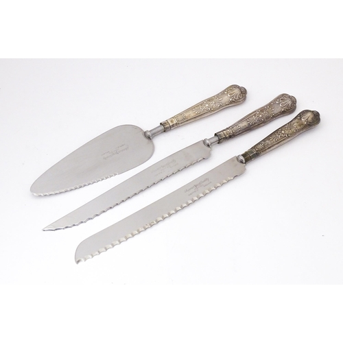 585 - A boxed set of three silver handled items comprising, pie server, cake knife and a bread knife. Hall... 