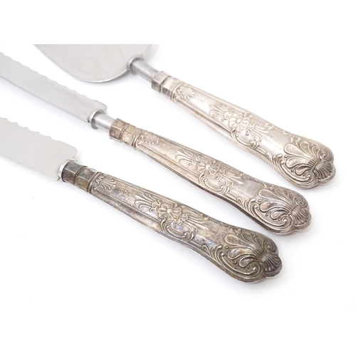 585 - A boxed set of three silver handled items comprising, pie server, cake knife and a bread knife. Hall... 