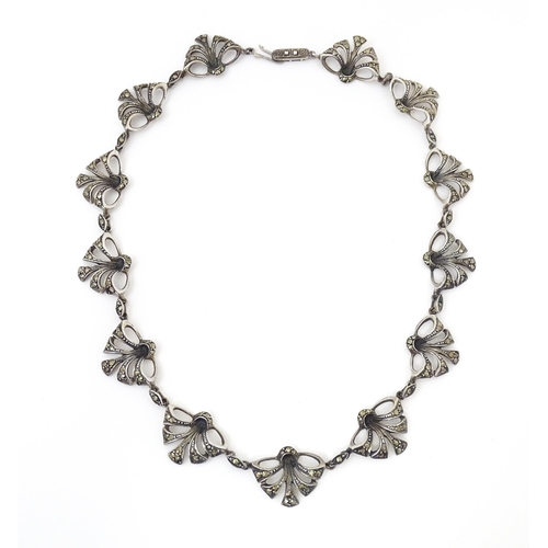 719 - A silver necklace with marcasite detail Approx 16