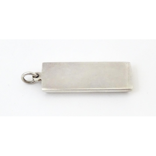 729 - A silver pendant of ingot form hallmarked Sheffield 1977 maker Carrs of Sheffield. Approx. 1 3/4