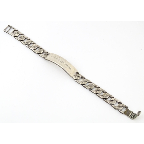 730 - A silver ID bracelet hallmarked London 1979. Approx 7 1/2