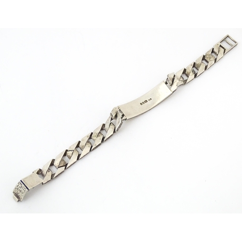 730 - A silver ID bracelet hallmarked London 1979. Approx 7 1/2