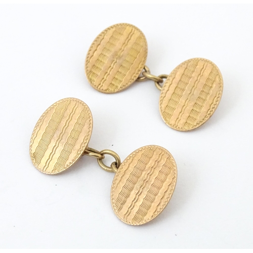 733 - A pair of 9ct gold cufflinks with engine turned decoration