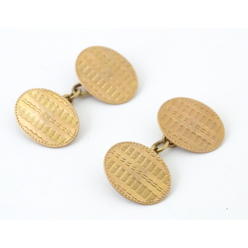 733 - A pair of 9ct gold cufflinks with engine turned decoration