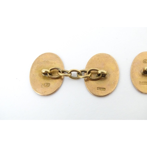 733 - A pair of 9ct gold cufflinks with engine turned decoration