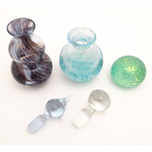 296 - Assorted glass ware to include scent / perfume bottles, an iridescent paperweight and a textured gla... 