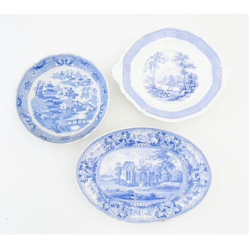 214 - A quantity of assorted blue and white plates, dishes, bowls, etc. Patterns to include Triumphal Car,... 