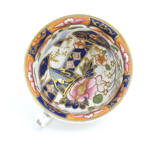 117 - A Derby porcelain plate decorated in the Imari Kings / Old Japan pattern. Together with a Derby styl... 