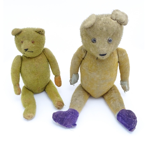 1429 - Toys: An early 20thC straw filled teddy bear with glass eyes, stitched nose and mouth and growler me... 