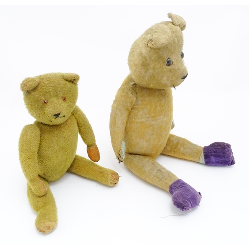 1429 - Toys: An early 20thC straw filled teddy bear with glass eyes, stitched nose and mouth and growler me... 