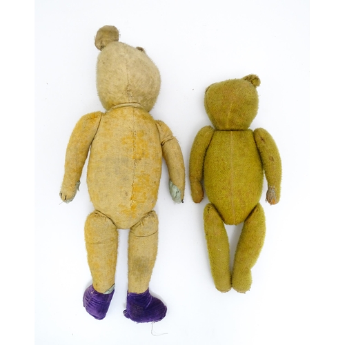 1429 - Toys: An early 20thC straw filled teddy bear with glass eyes, stitched nose and mouth and growler me... 