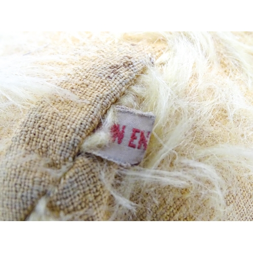 1432 - Toy: A 20thC straw filled mohair teddy bear with stitched nose and mouth, pad paws and articulated l... 