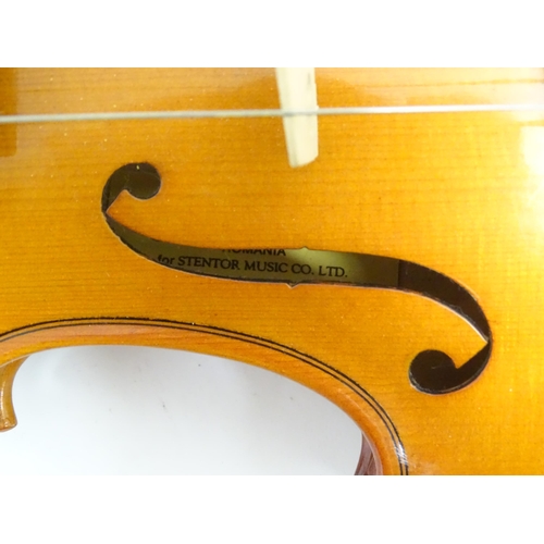 1174 - Musical Instrument: a 20thC violin, bearing label to the interior: ' Made in the workshops of Andrea... 