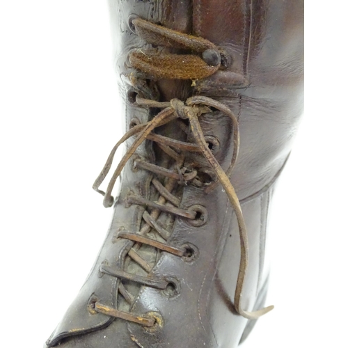 1398 - Vintage fashion / clothing / sporting clothing: A pair of men's vintage brown laced riding boots wit... 