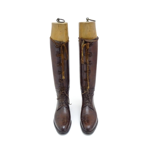 1398 - Vintage fashion / clothing / sporting clothing: A pair of men's vintage brown laced riding boots wit... 