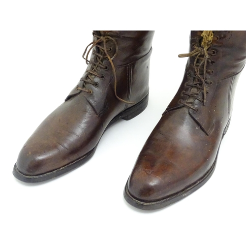 1398 - Vintage fashion / clothing / sporting clothing: A pair of men's vintage brown laced riding boots wit... 