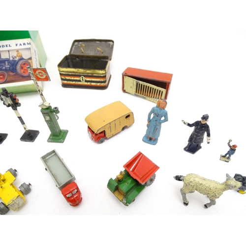 1460 - Toys: A quantity of assorted lead farm animals, makers to include Britains Ltd., Lesney, etc., a box... 