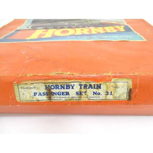 1466 - Toys - Model Train / Railway Interest : A Hornby tinplate clockwork O Gauge Passenger Set, no. 31, c... 