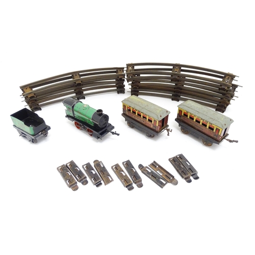 1466 - Toys - Model Train / Railway Interest : A Hornby tinplate clockwork O Gauge Passenger Set, no. 31, c... 