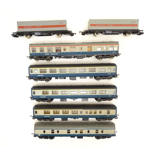 1484 - Toys - Model Train / Railway Interest : A quantity of scale model Lima trains, carriages, etc.
