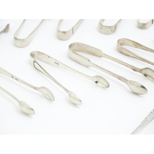 600 - A large quantity of silver plate sugar tongs, various patterns (20)